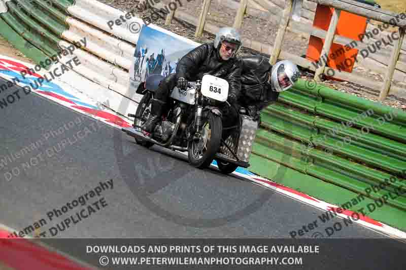 Vintage motorcycle club;eventdigitalimages;mallory park;mallory park trackday photographs;no limits trackdays;peter wileman photography;trackday digital images;trackday photos;vmcc festival 1000 bikes photographs